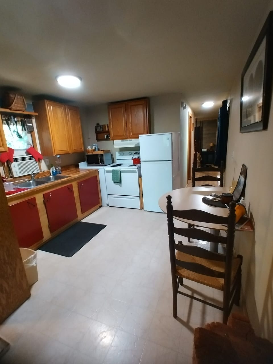 Cook full meals in style and eat in the breakfast nook. 