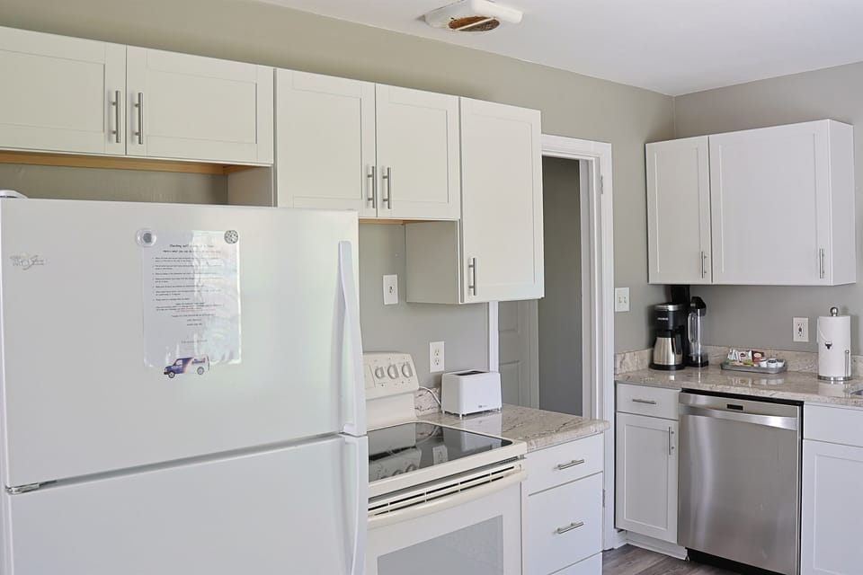 Kitchen with dishwasher