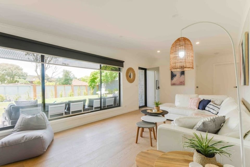 Lounge with Smart TV, sound bar and Netflix access