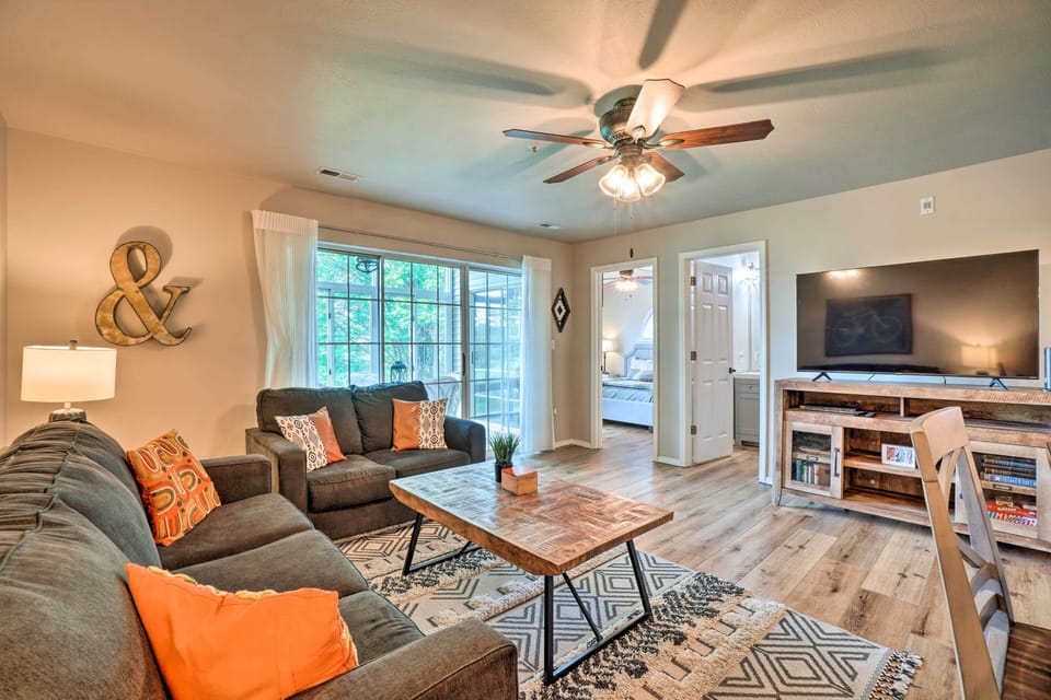 Branson Vacation Rental | 2BR | 2BA | 728 Sq Ft | 2 Flights of Stairs to Enter