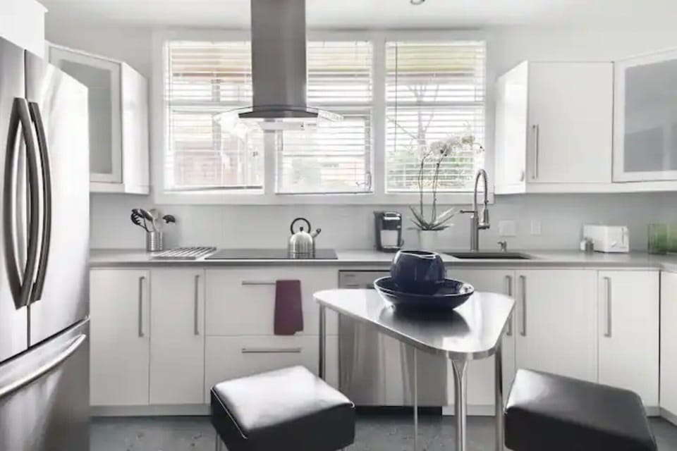 A MODERN KITCHEN FOR ALL YOUR COOKING NEEDS