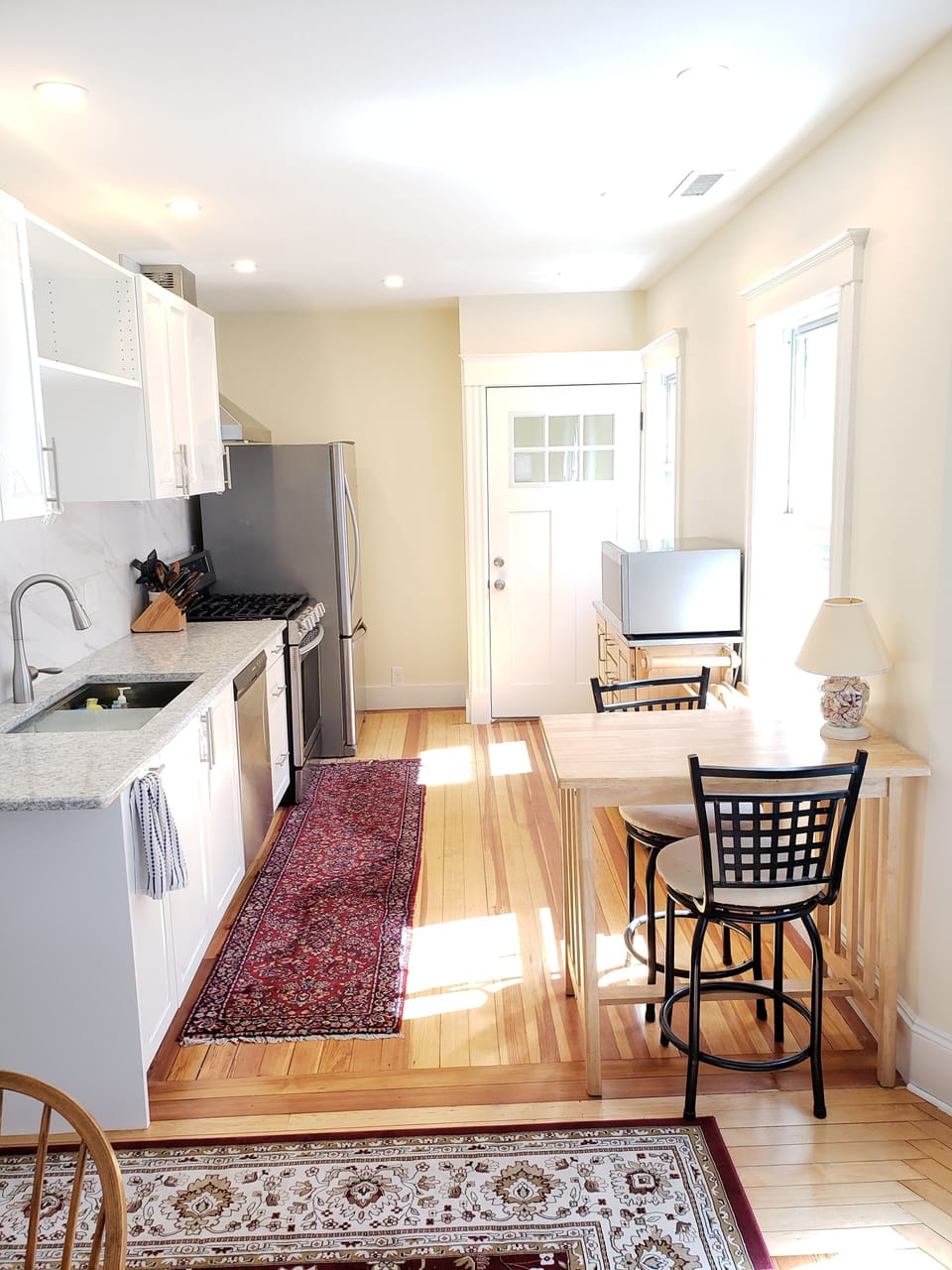 Eat-In-Kitchen