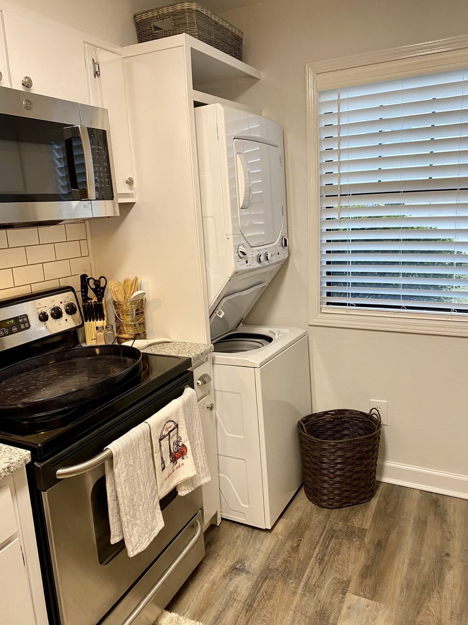 Fully renovated kitchen + washer/dryer