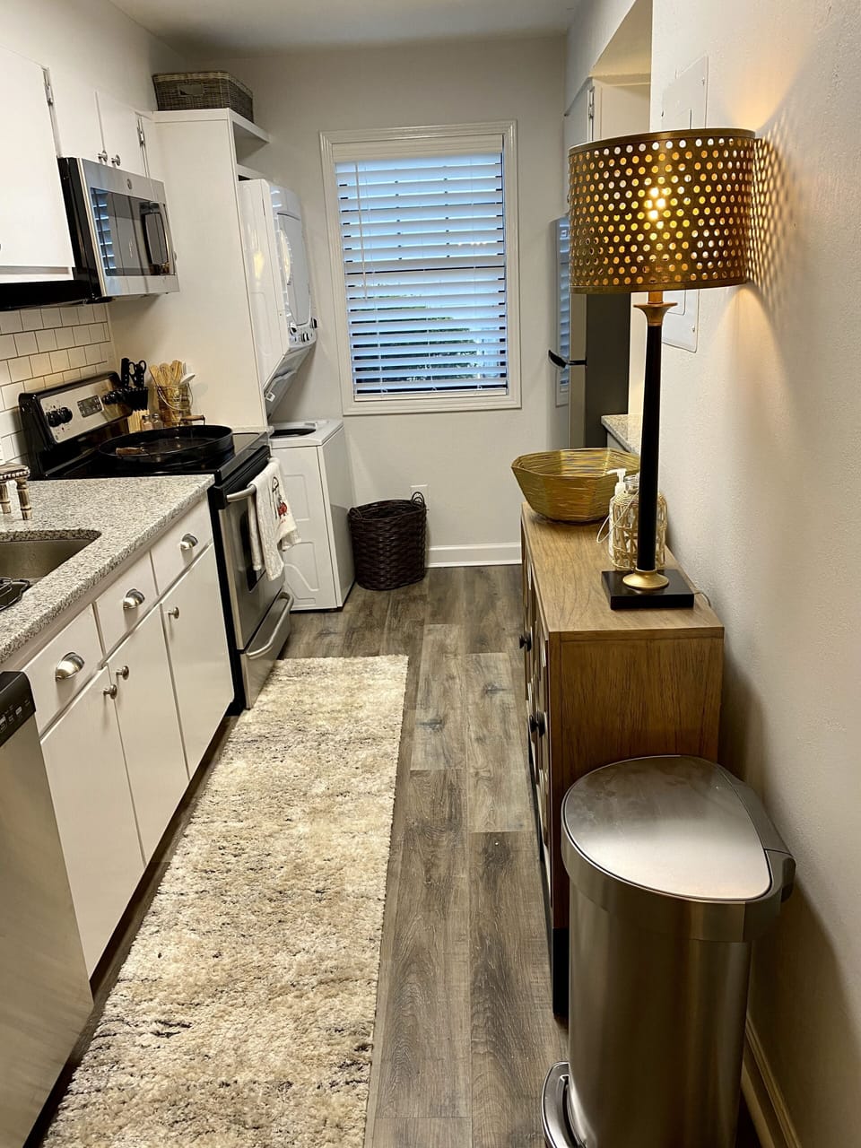 Fully renovated kitchen + washer/dryer