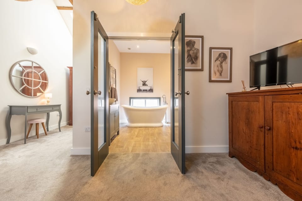 First floor: Entering the luxurious en-suite