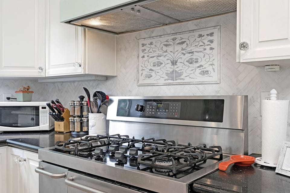 Great stovetop and oven.