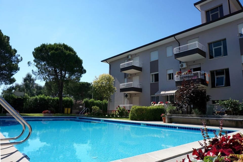 Holiday Home Swimming Pool