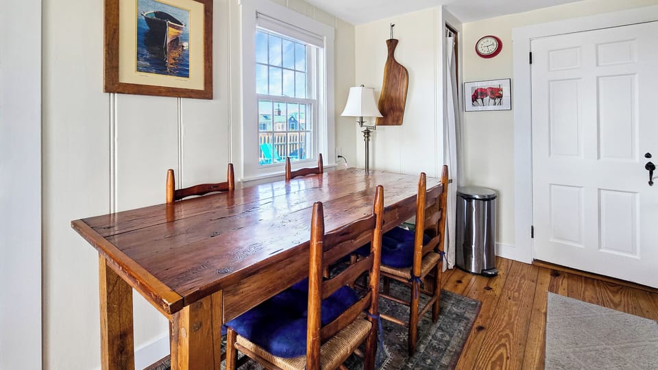 Dining table with room for everyone