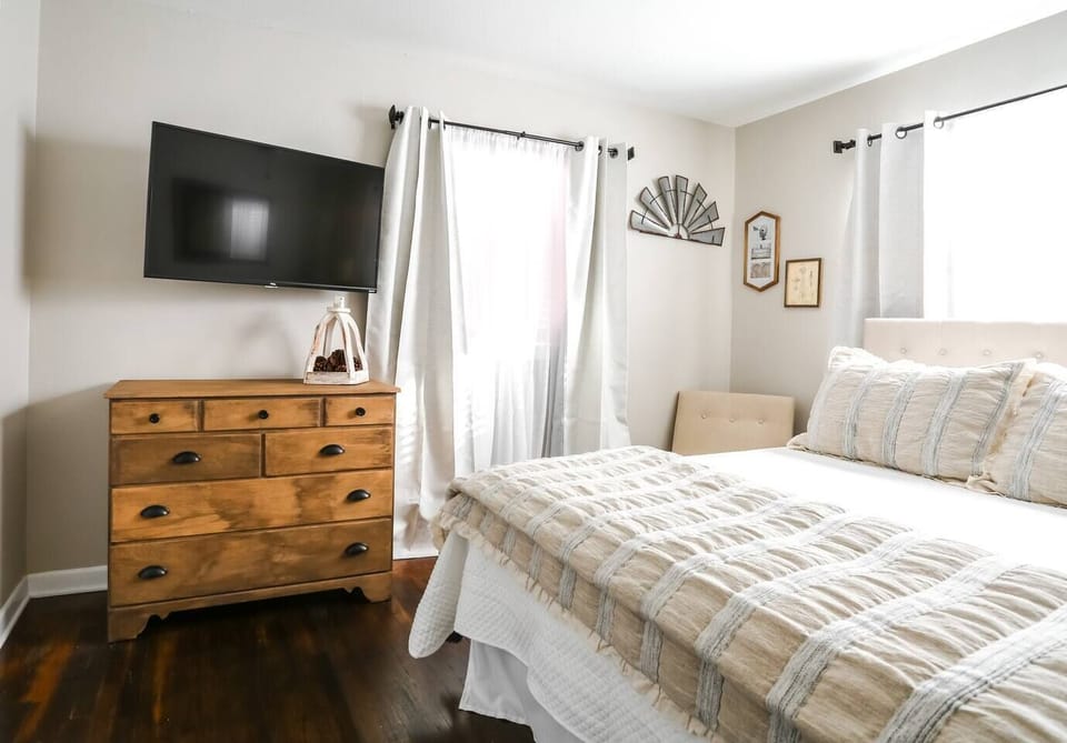 Queen Bedroom