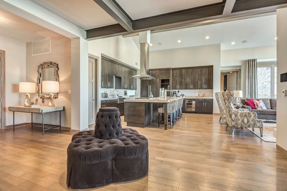 Furniture, Flooring, Floor, Hardwood, Ottoman