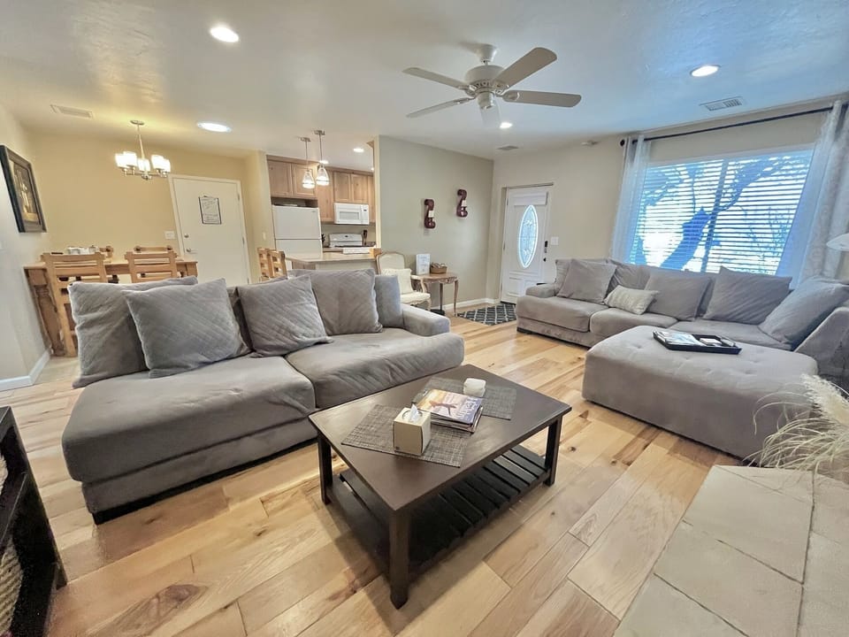Living room looking out to front yard....
