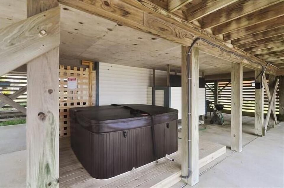 Hot Tub with Sound Views!