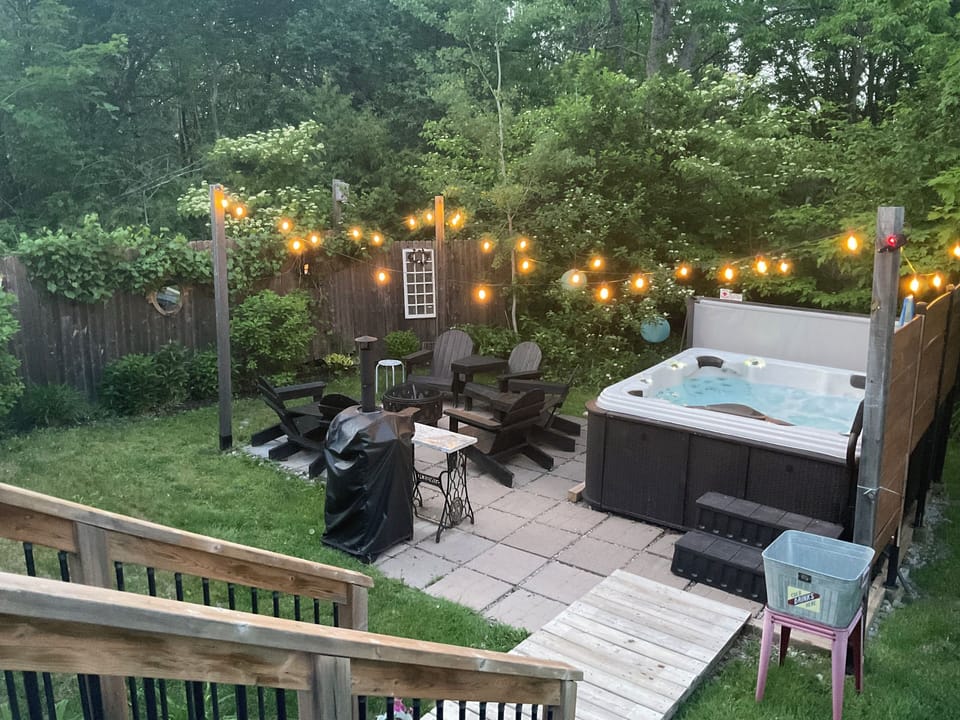 Outdoor spa tub