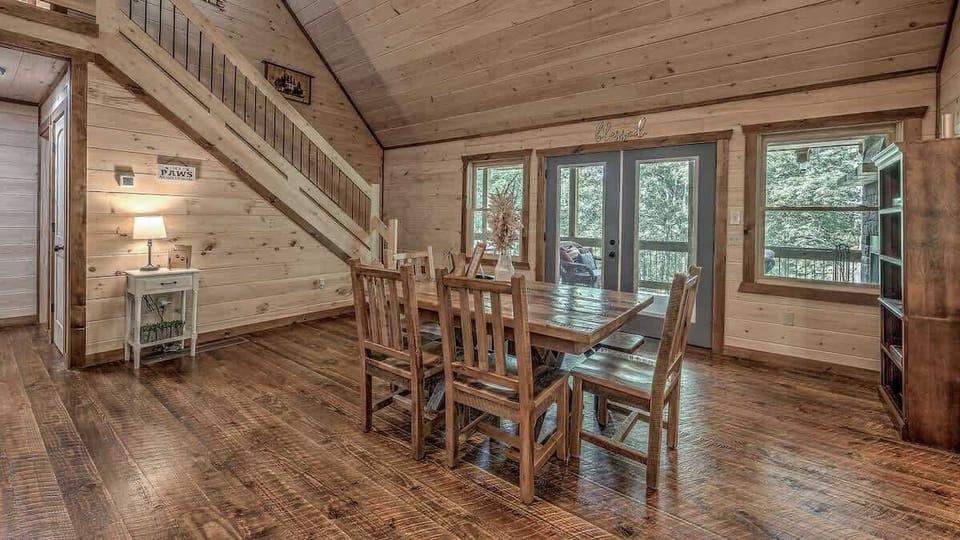 Amish six person dining table