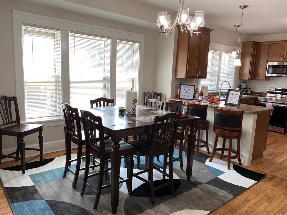 Spacious Dining Room. Let the Memories Begin!