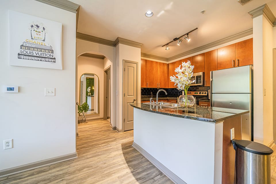 Beautiful full equipped kitchen with a island 