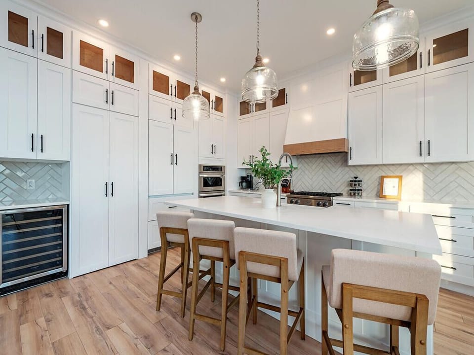 Kitchen and Bar/Counter Seating