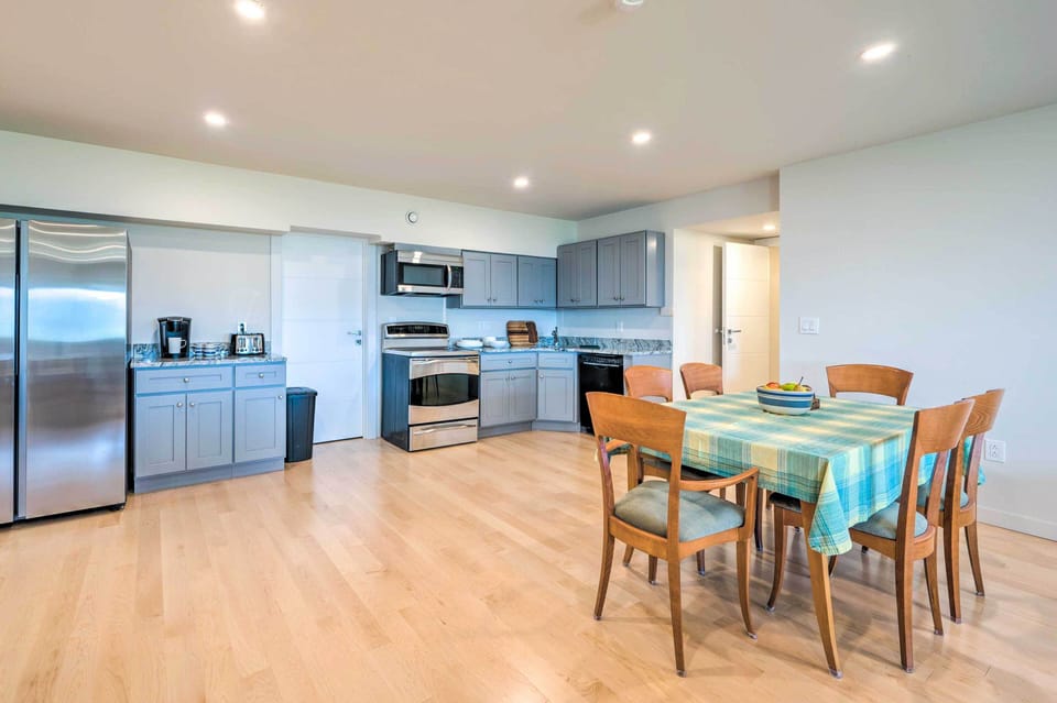 Kitchen | Dining Area | Crockpot