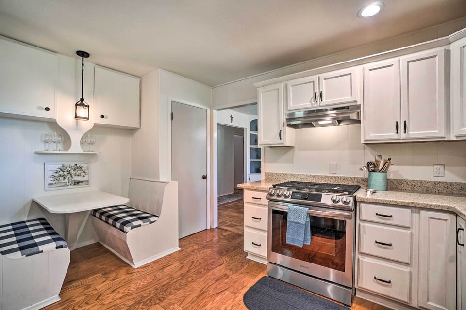 Kitchen | Main Floor | Dishwasher | Oven w/ Gas Stovetop