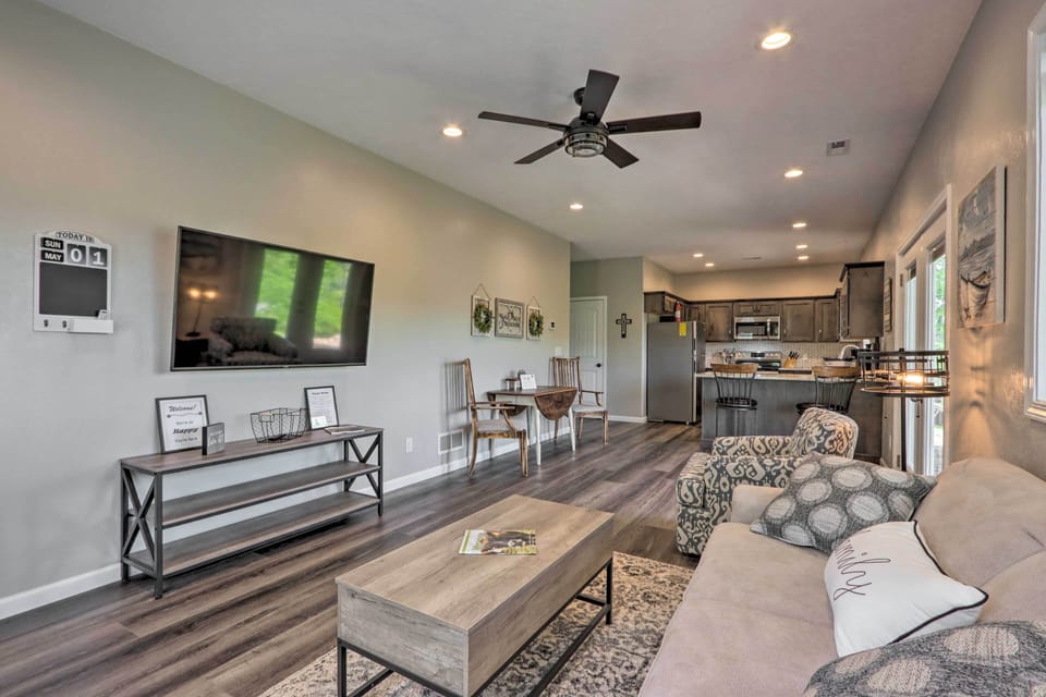 Living Area | Single-Story Home | Central Air Conditioning