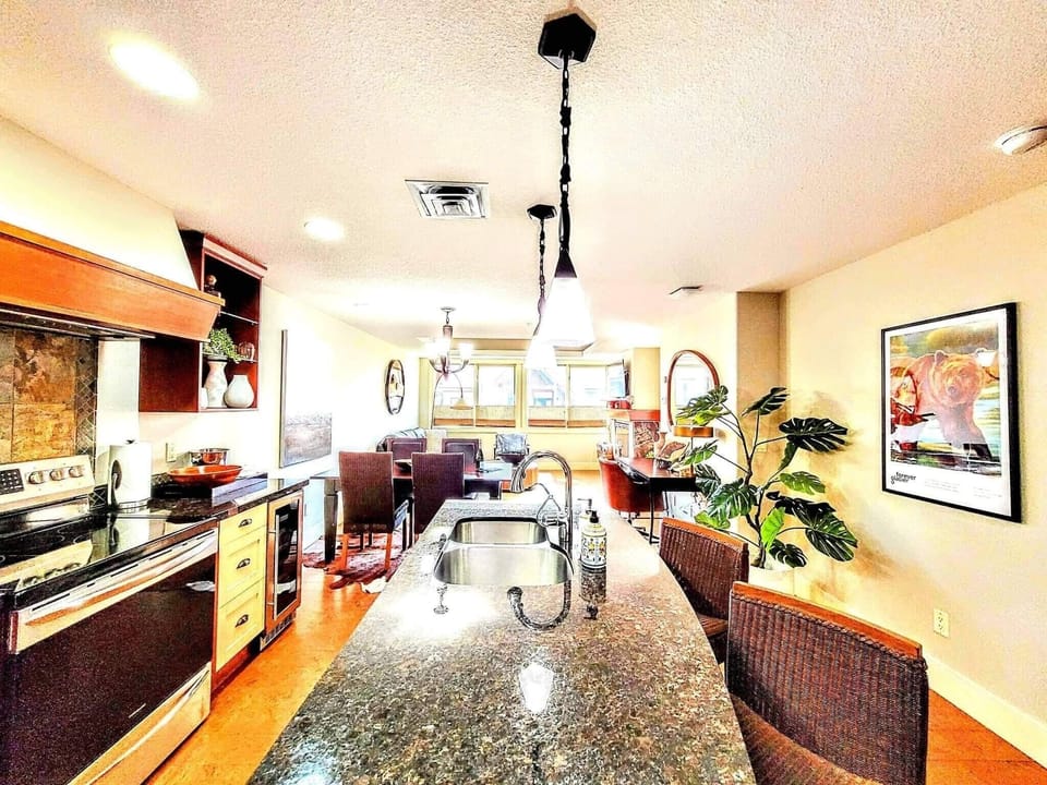 Granite Kitchen with Island