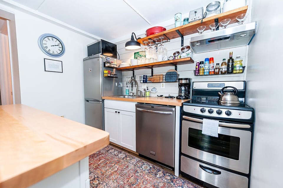 Compact and Full Kitchen