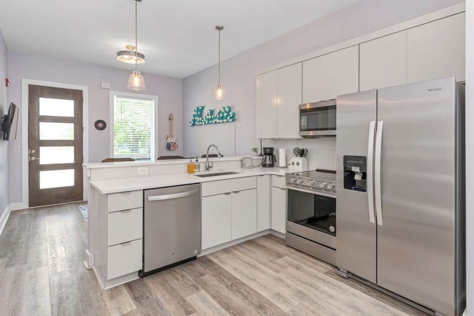Fully stocked kitchen for all of your cooking needs!