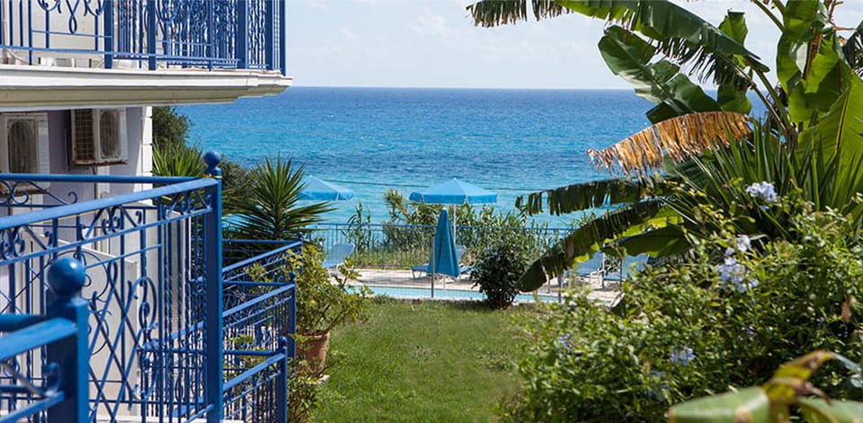 Kefalonia, Lourdas beach. Water Side studios: cute swimming pool