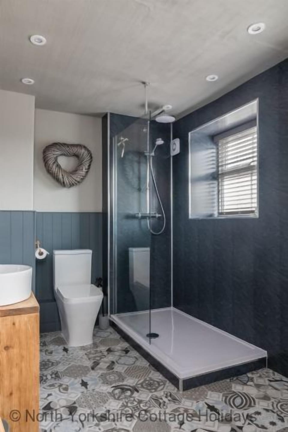 Bathroom - Separate shower cubicle