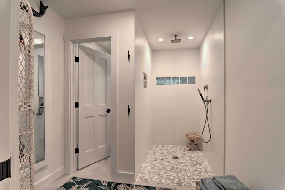 Full Bathroom | Roll-In Shower