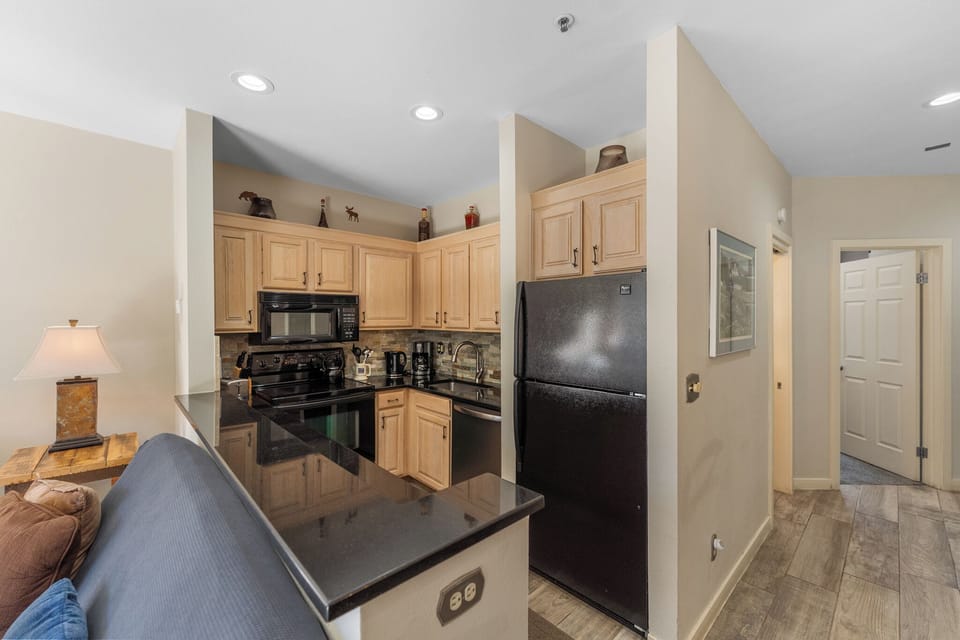 Full kitchen.