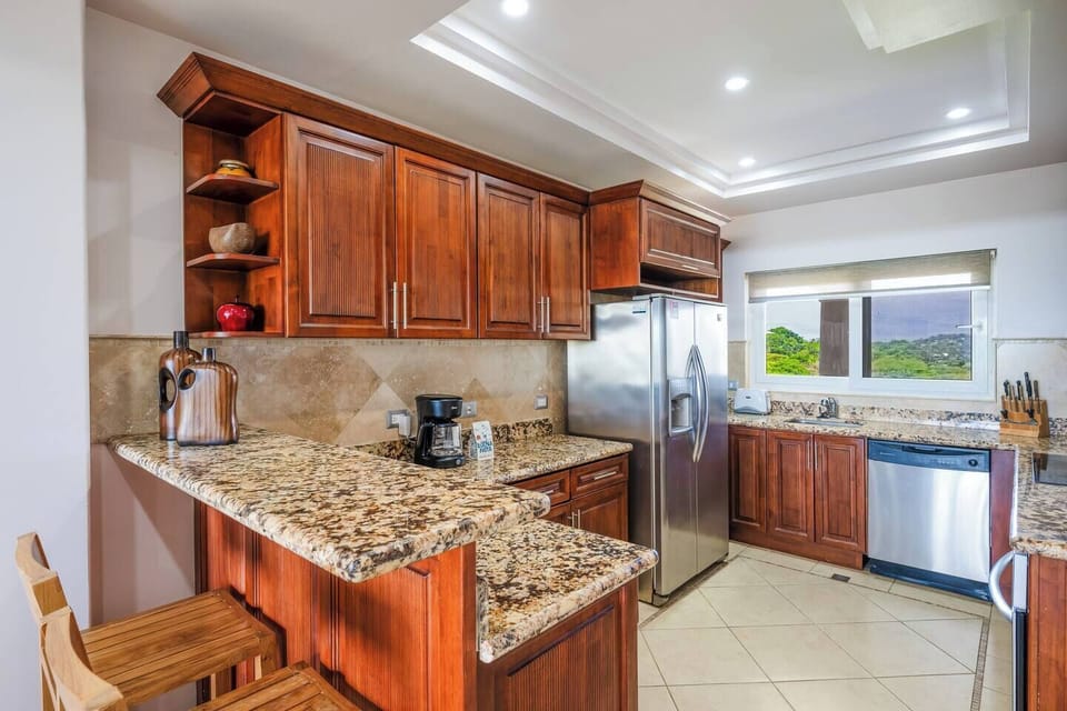 Full kitchen