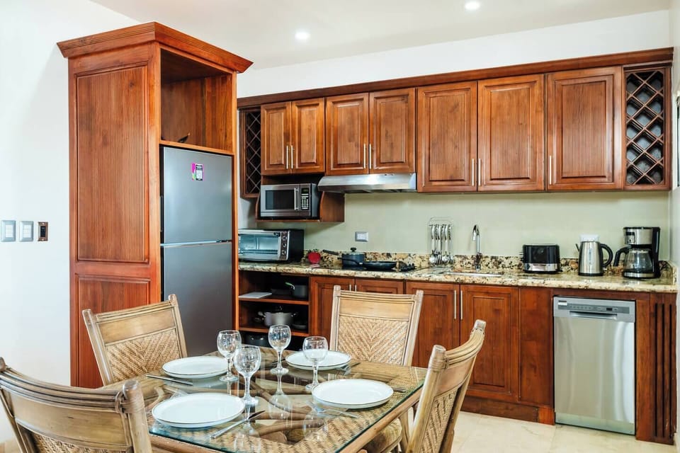Kitchenette with induction stove, minibar fridge, microwave and dishwasher