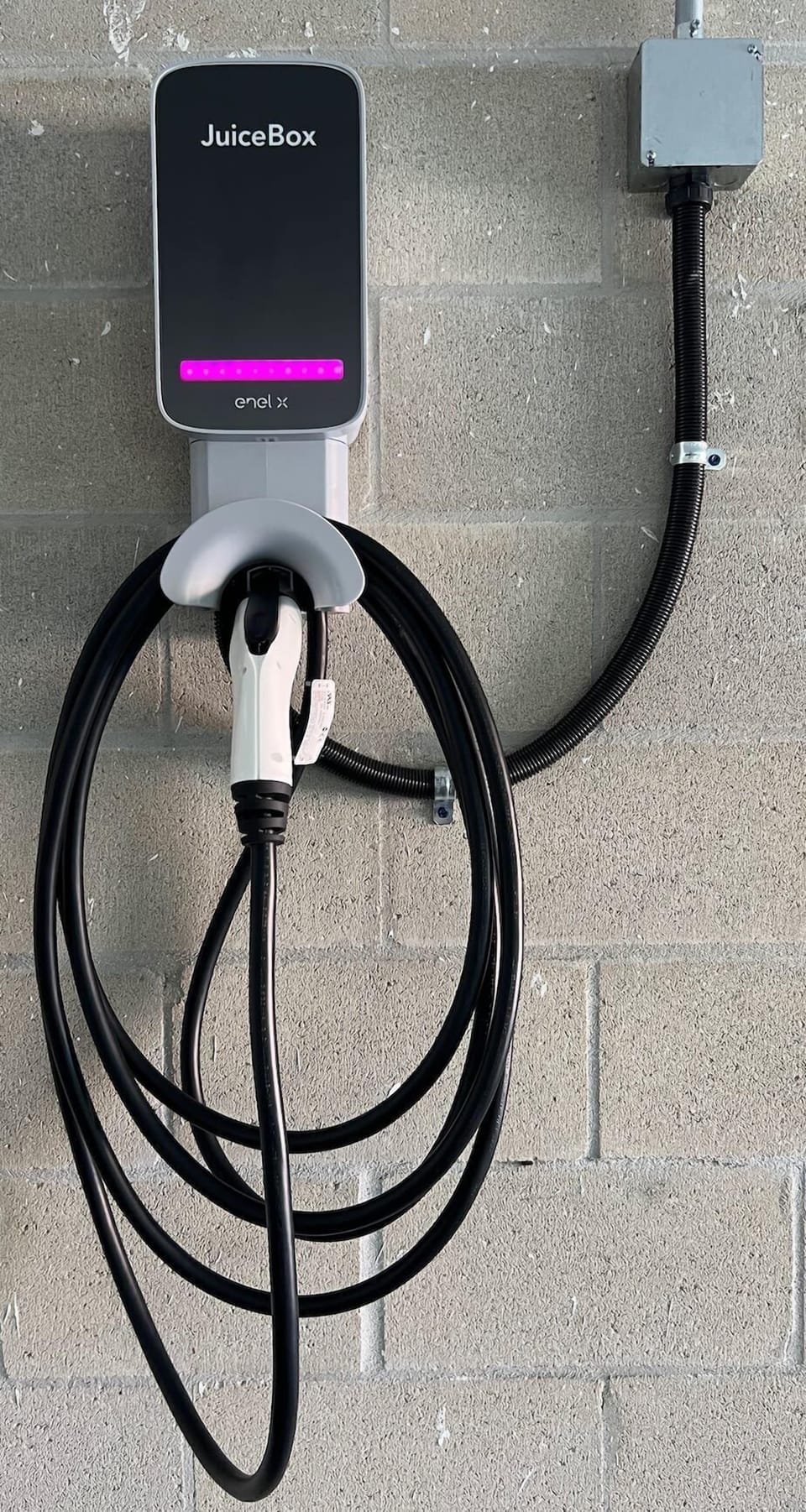 Included E/V fast Charger!