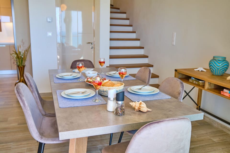 Armikes Beachfront Suite 4 Afionas Corfu Dining Area 