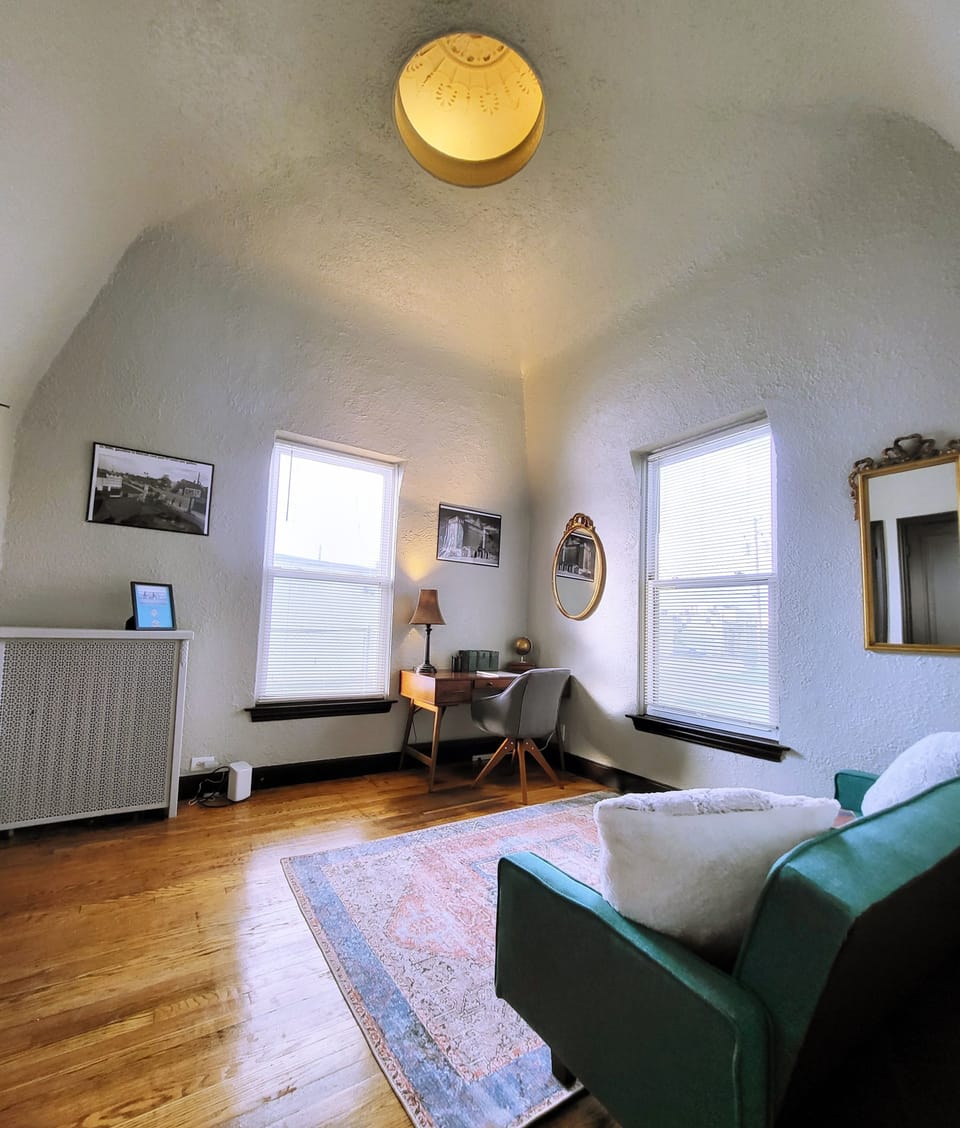 Study with desk and convertible couch