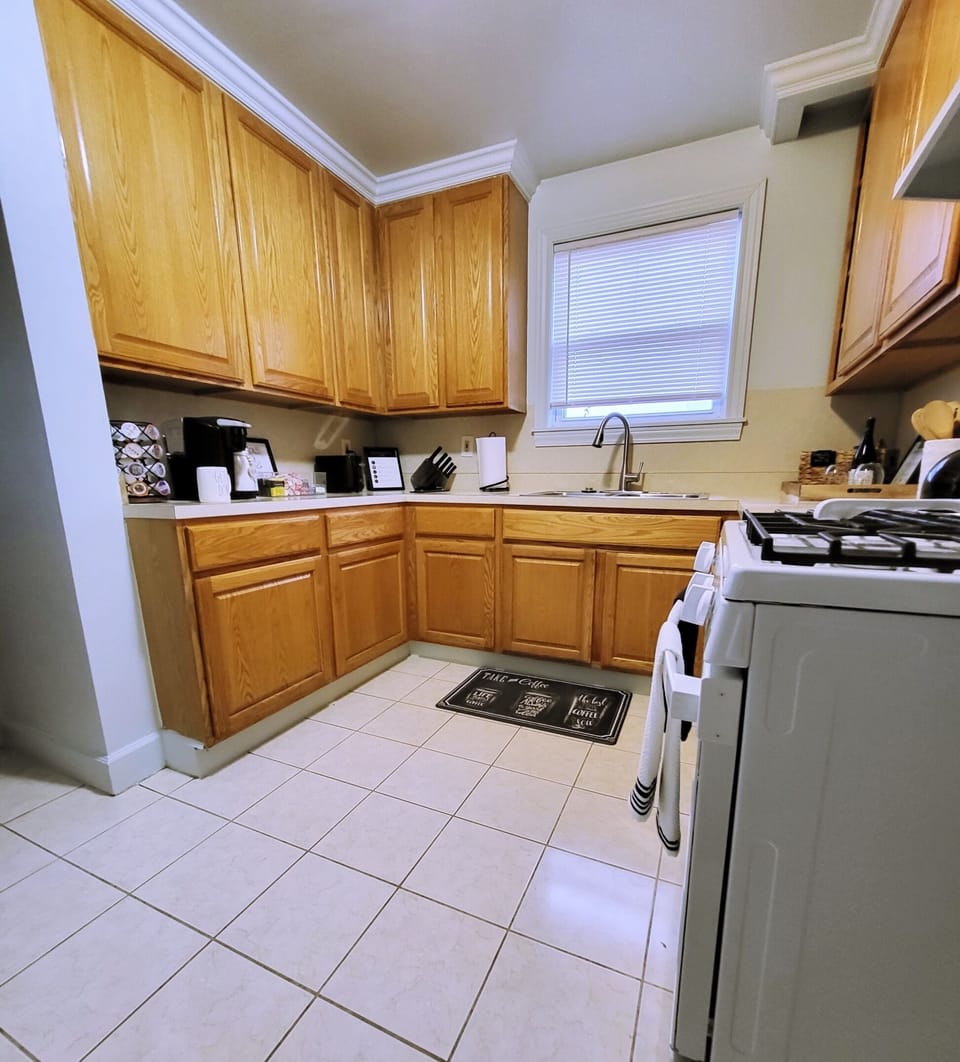 Full Kitchen with amenities 
