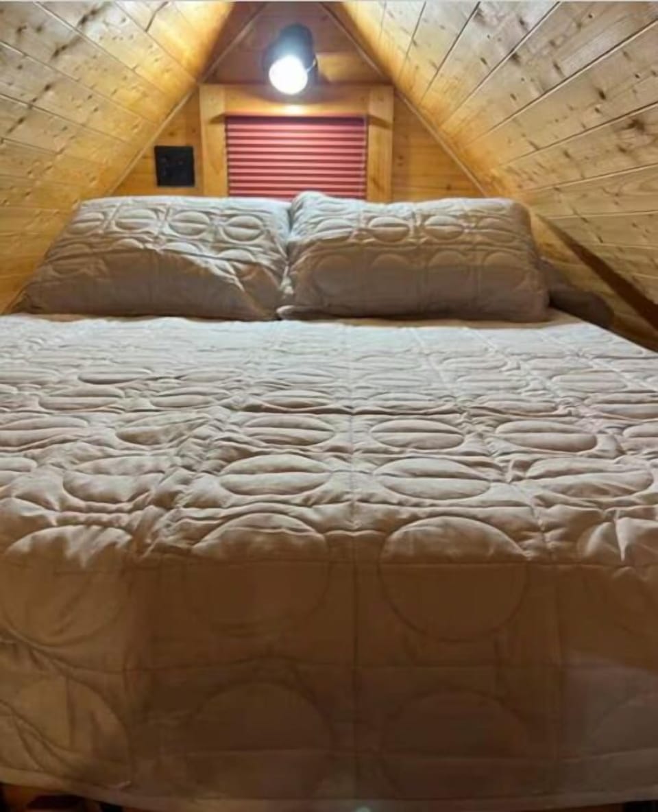 Full size memory foam mattress bed is very comfortable!