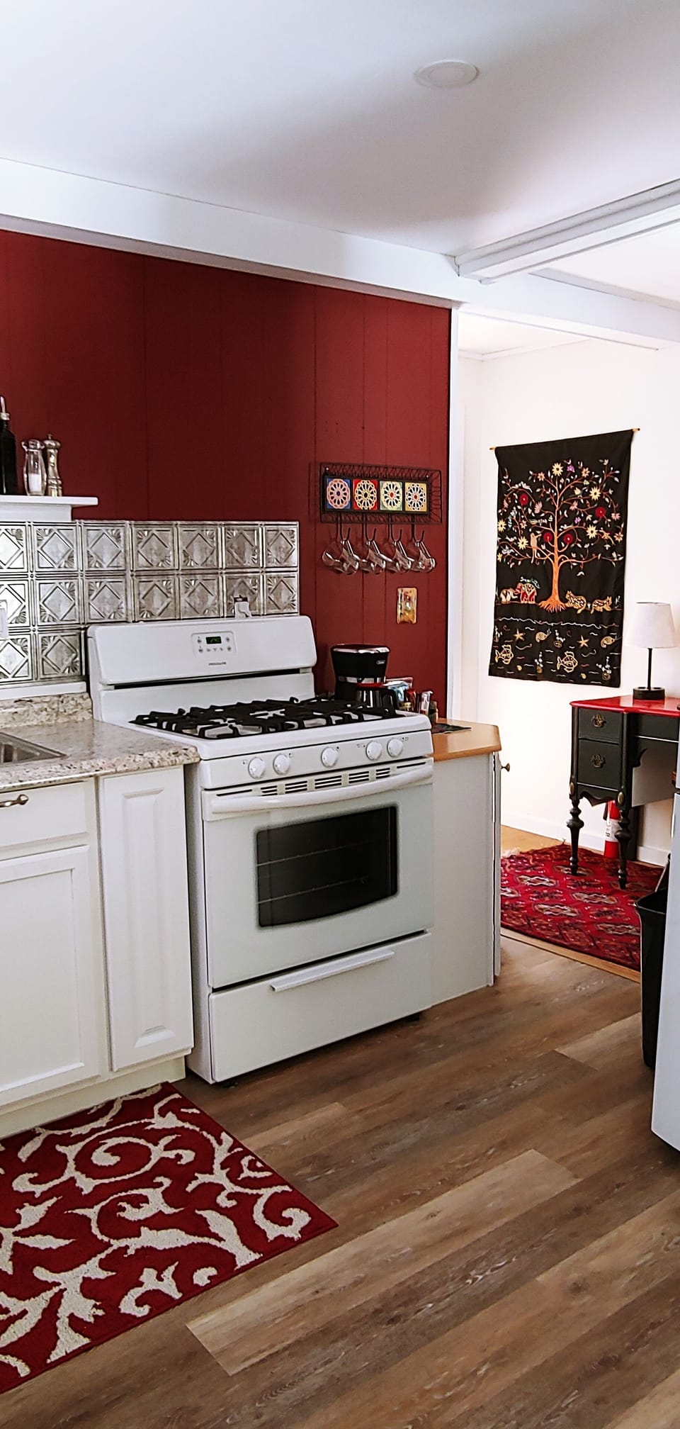 Gas range.
