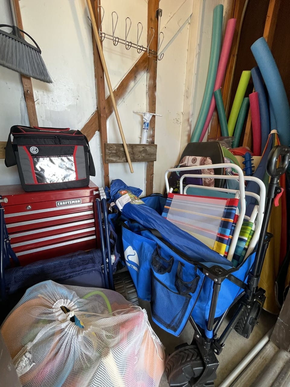 The closet on the patio is full of beach items you are welcome to use. 