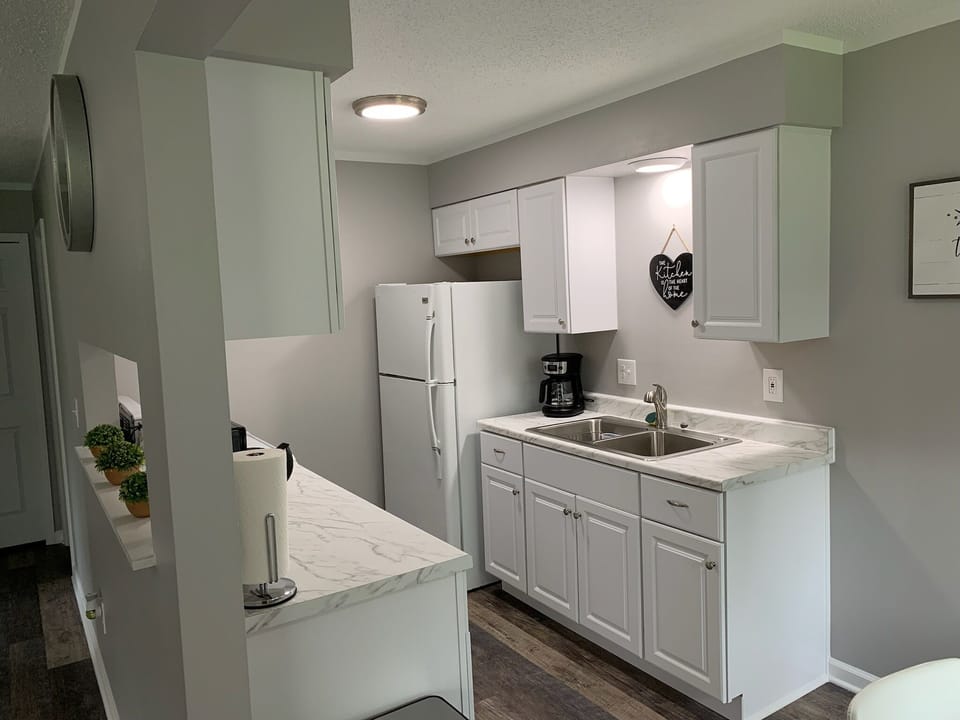 Side view of kitchen.