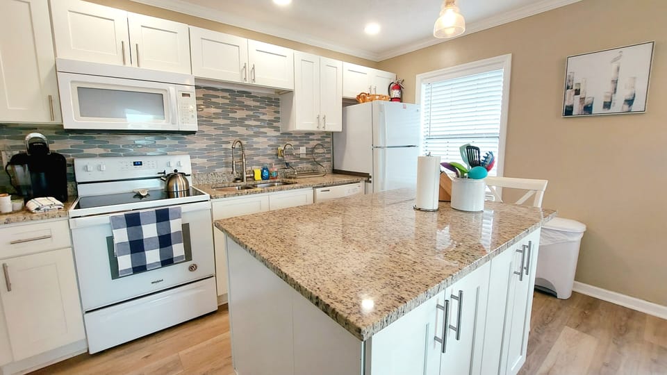Full kitchen