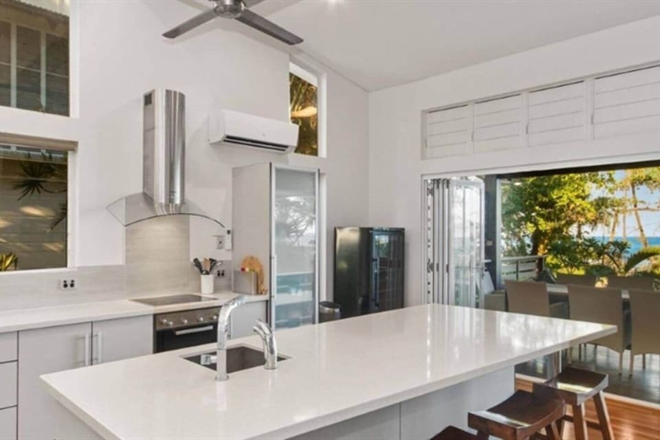 Ripples on the Beach - Kitchen to Beachside dining