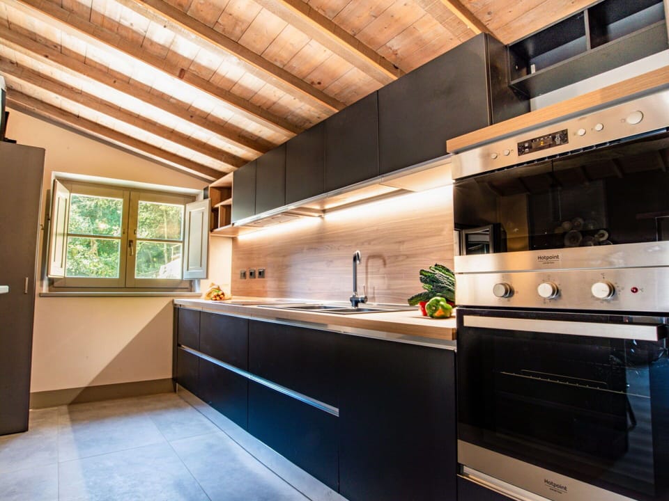 Water, Plant, Building, Daytime, Property, Sky, Swimming Pool, Azure, Tree, Body Of Water