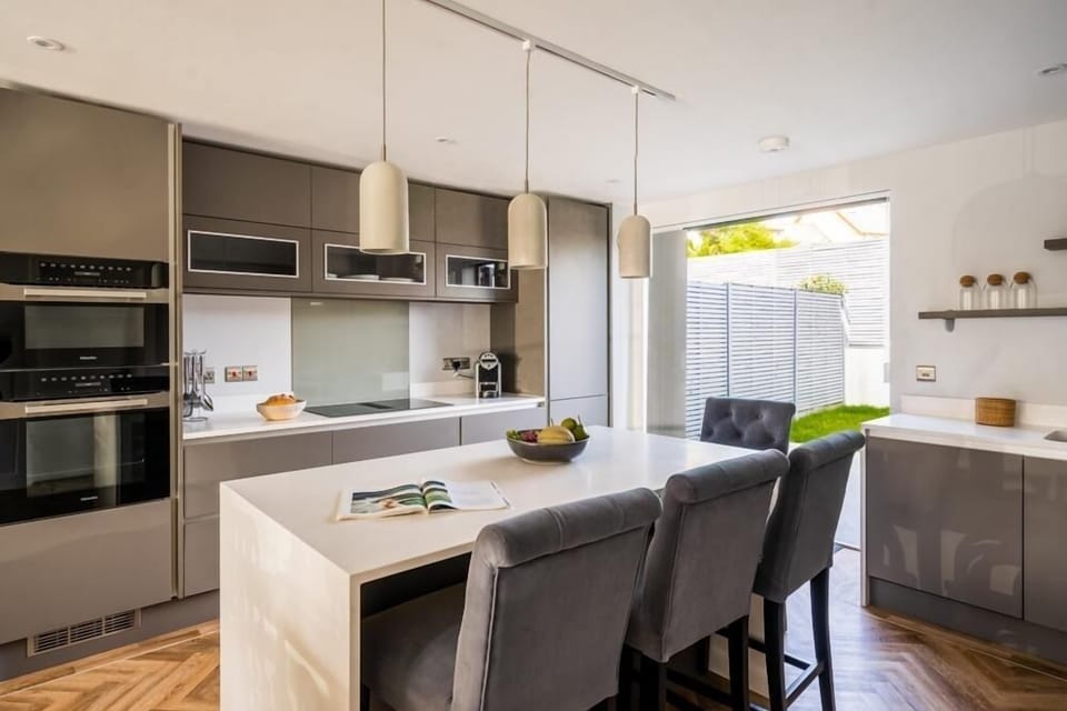 Kitchen at 2 Bol Y Maer, Bude, Cornwall, self catering with Beach Retreats.