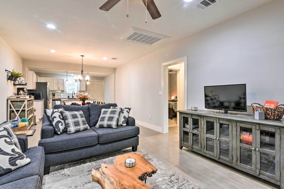 Living Room | Queen Sleeper Sofa