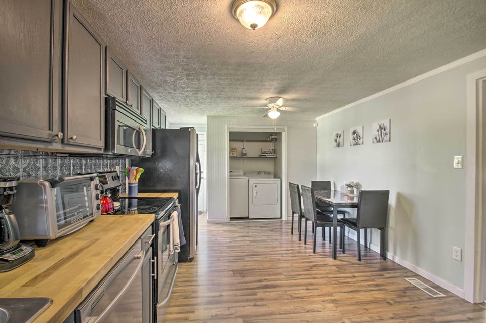 Kitchen | Ice Maker | Water Filter | Trash Bags/Paper Towels
