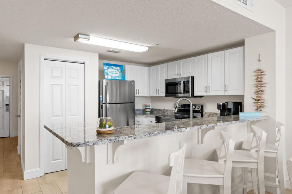 Kitchen with Breakfast Bar