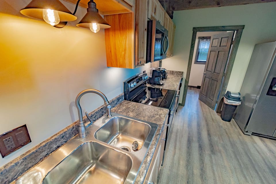 Modern sink - Professionally cleaned and maintained. Great for preparing dinner.