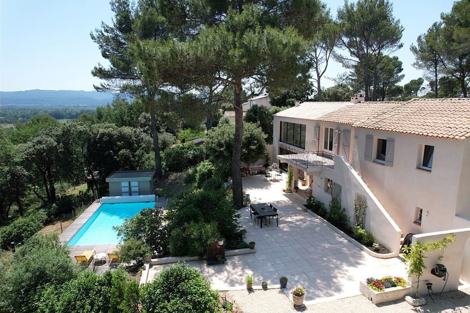 Holiday rental PUGET, villa for rent with all mod cons for 8 people, facade. Online booking with Plaisirs & Maisons de Provence